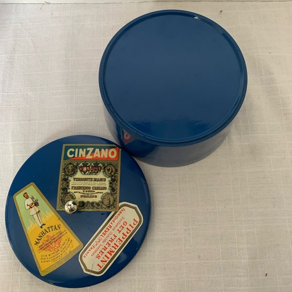 VINTAGE LACQUERWARE | Bar Snack Container. Liquor themed. - Picture 6 of 8